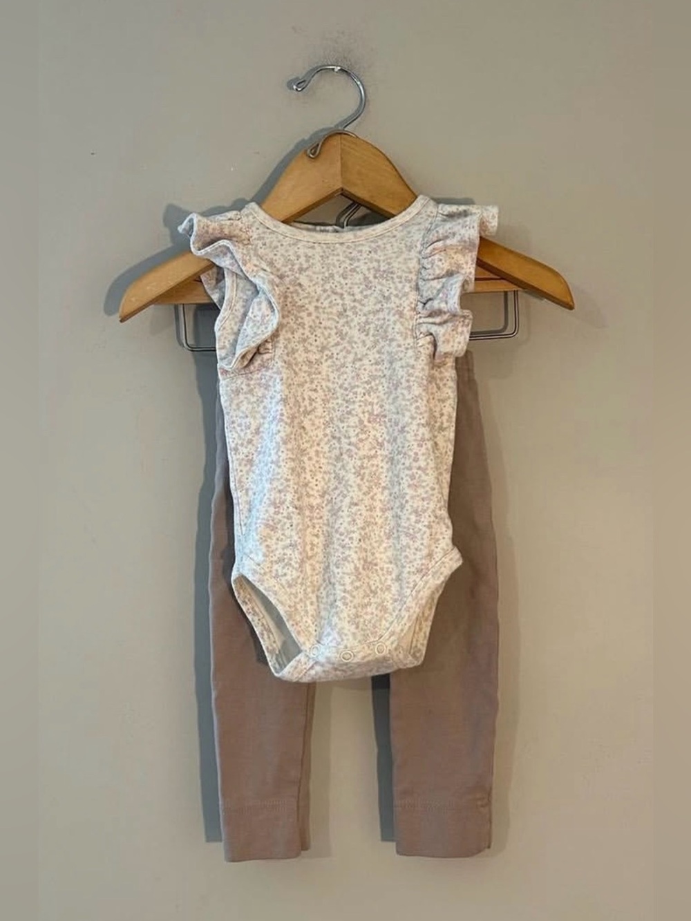 $27 ADD Jamie Kay Set 6-12m‎ 12m floral matching onesie ruffle bodysuit leggings